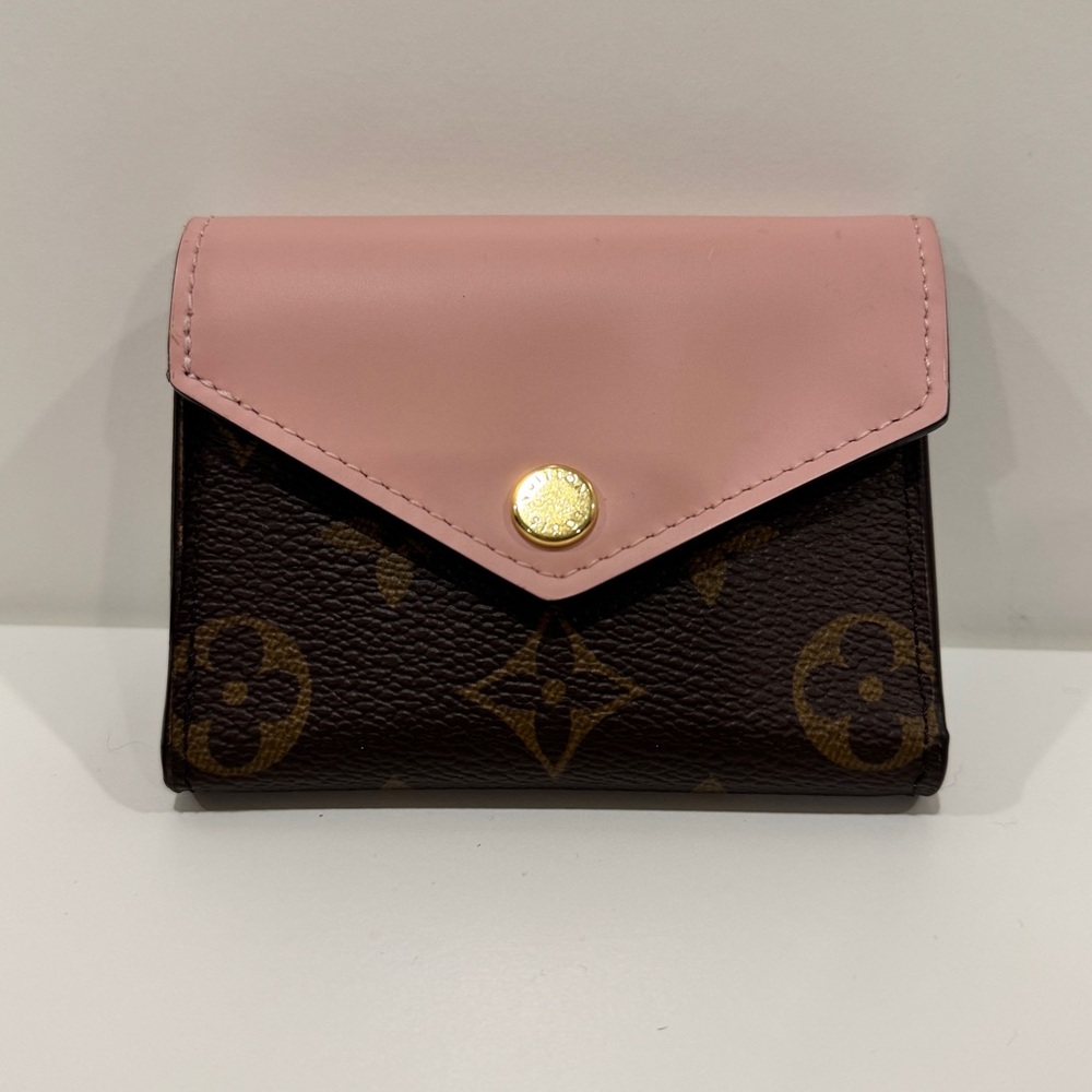 Louis Vuitton Pink Envelope Monogram Zoe Wallet M62933
